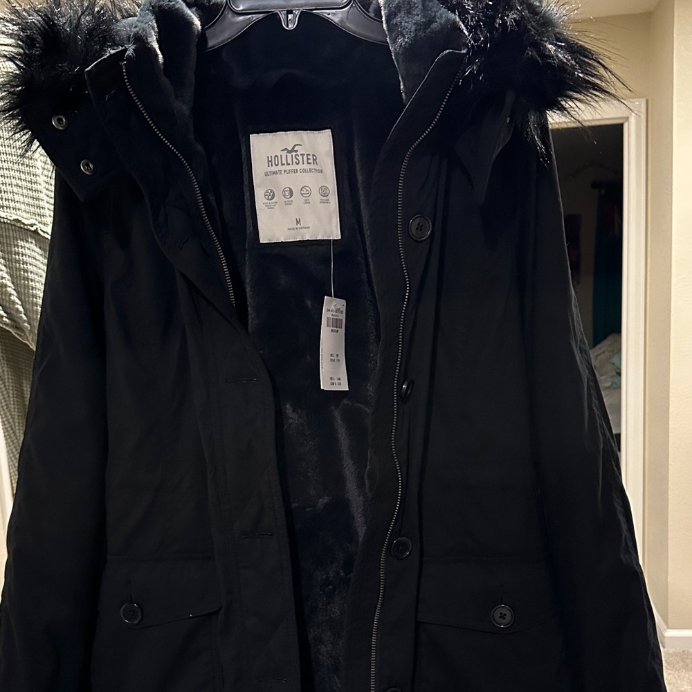Hollister Women's Black ultimate puffer collection Jacket with Fur Hood